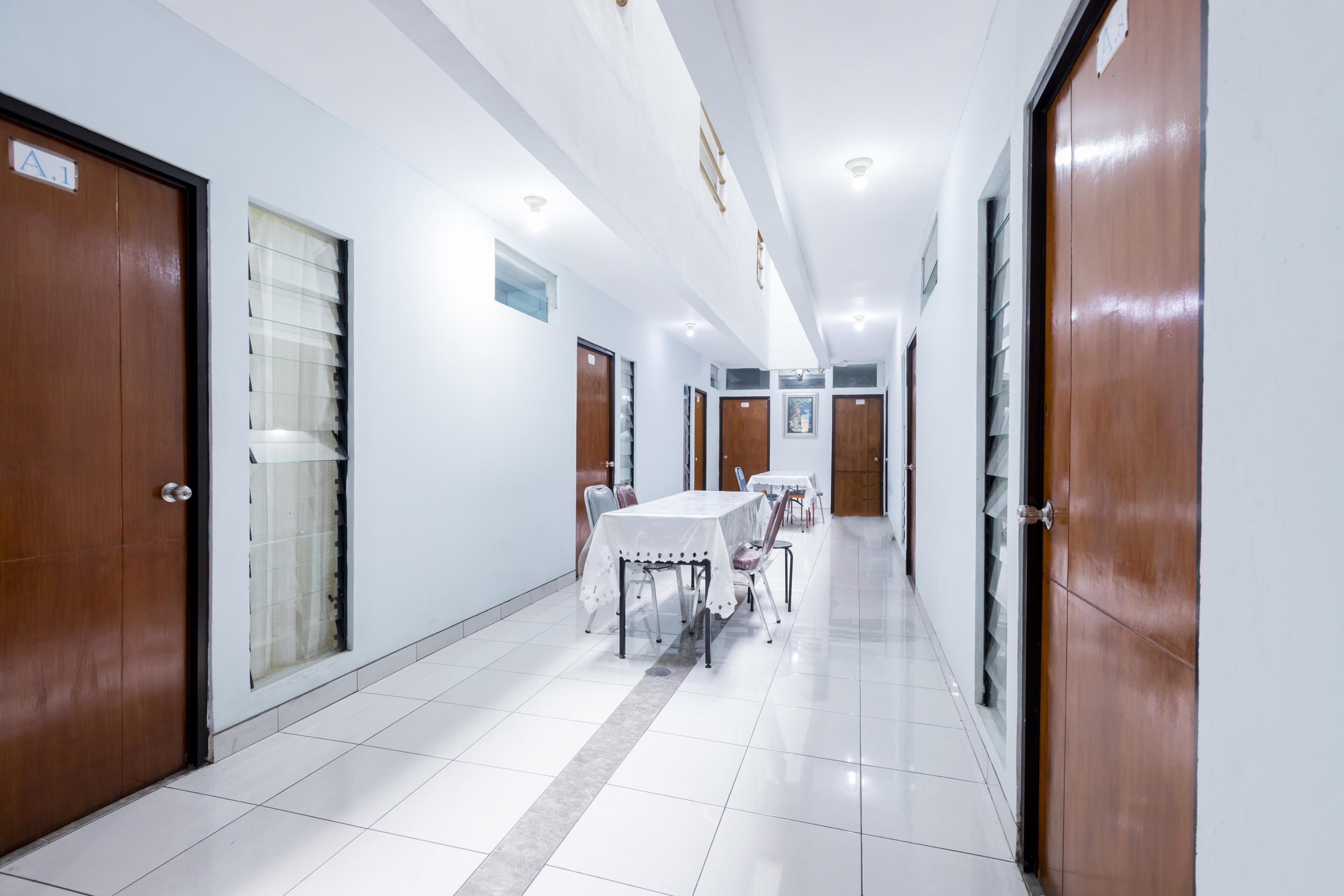 Hotel Super Oyo 1516 Cemara Gading Syariah à Bogor Extérieur photo