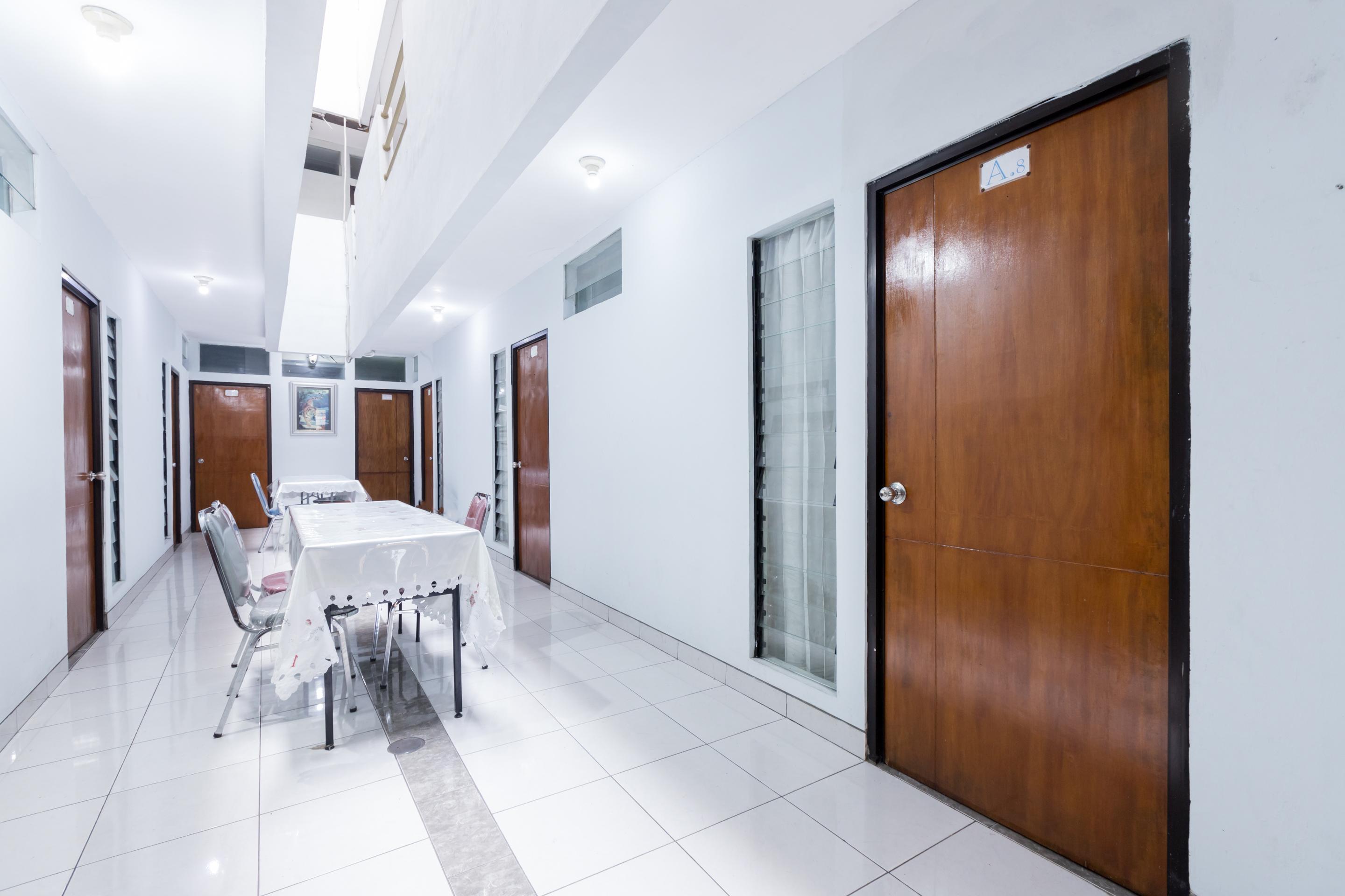 Hotel Super Oyo 1516 Cemara Gading Syariah à Bogor Extérieur photo