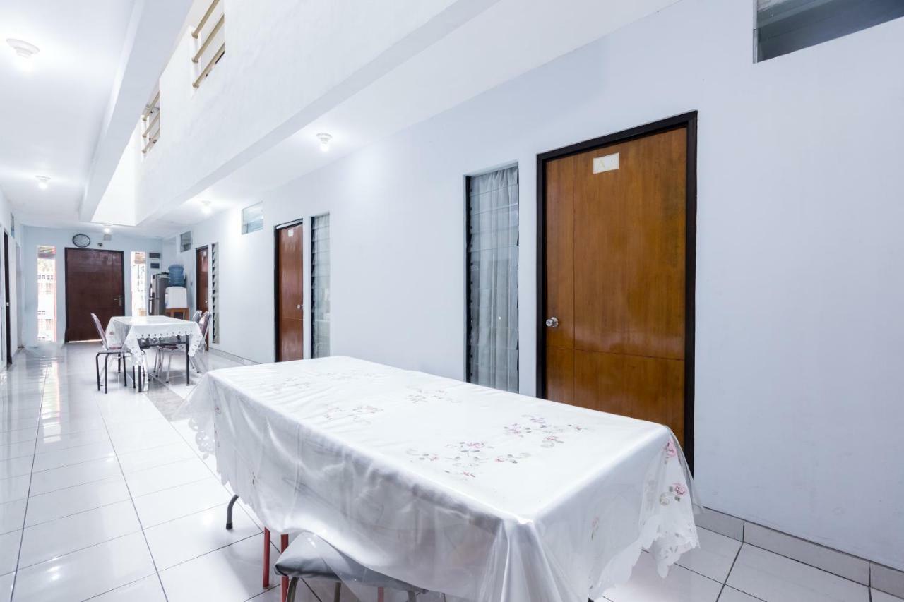 Hotel Super Oyo 1516 Cemara Gading Syariah à Bogor Extérieur photo